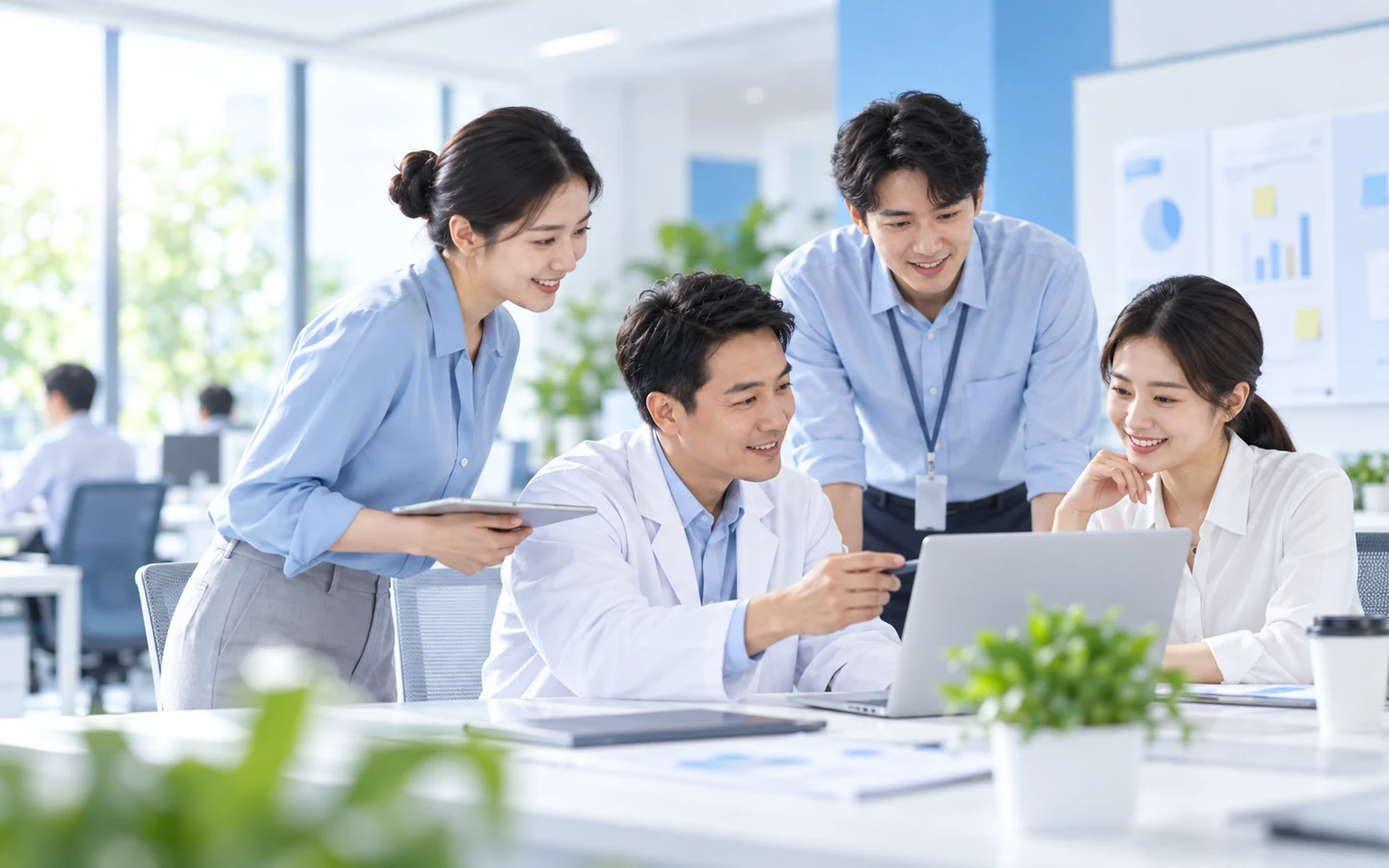 团队协作办公场景示意，非壹康真实团队照片